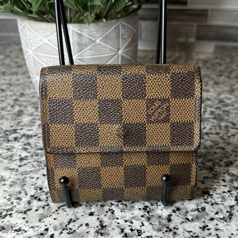 Louis Vuitton | Damier Portefeiulle Elise Bi Fold Compact Wallet SP0020
